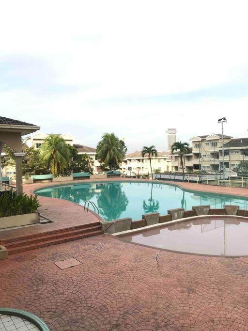 The Nest - Cozy 3-Bedroom Condo, Shah Alam Bagian luar foto